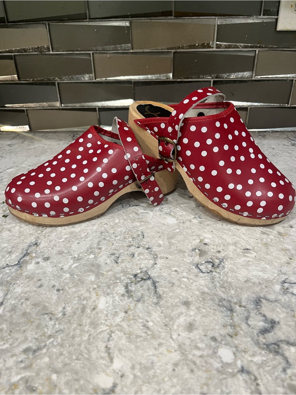 Cape clogs Kids Red Polka Dot Slip-On Clogs
Made in Sweden
